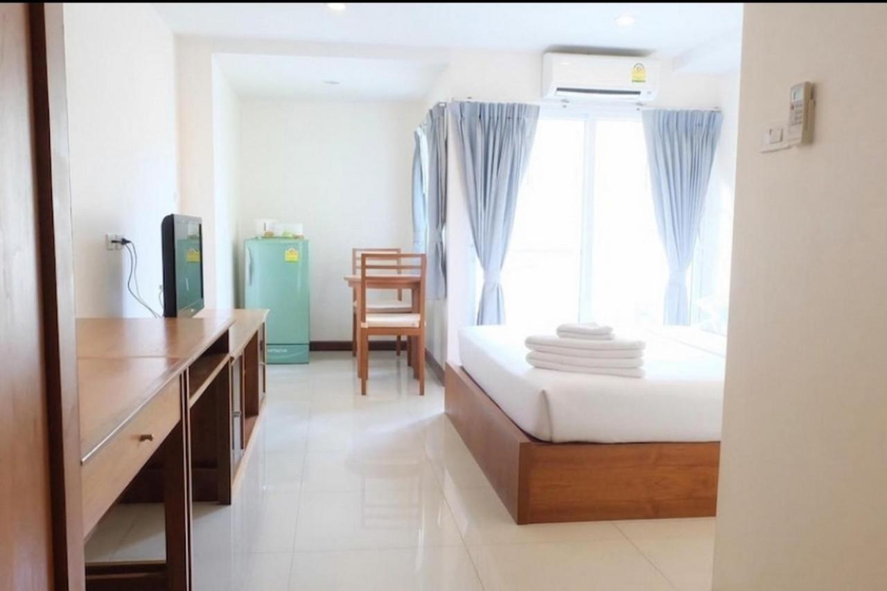 Oyo 1097 Thep Apartment Pattaya Exterior foto